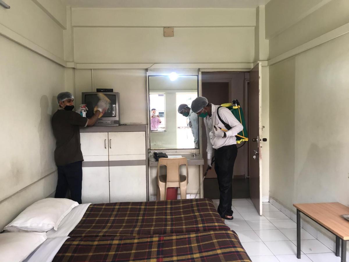 Maurya Residency Hotel Púna Kültér fotó