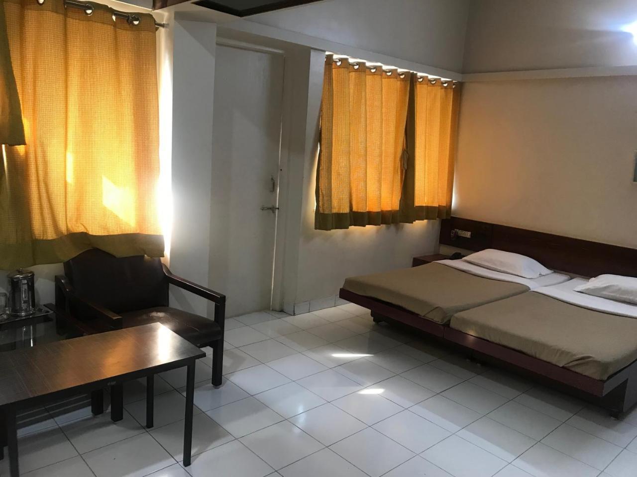 Maurya Residency Hotel Púna Kültér fotó
